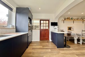 Kitchen/Breakfast Room- click for photo gallery